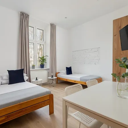 3-bedroom - 51 Dietla Street *
