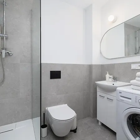 3-bedroom - 51 Dietla Street Apartment *