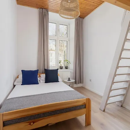 3-bedroom - 51 Dietla Street Apartment *