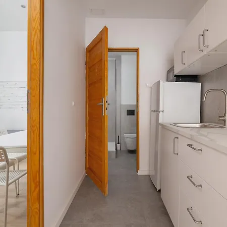 3-bedroom - 51 Dietla Street *